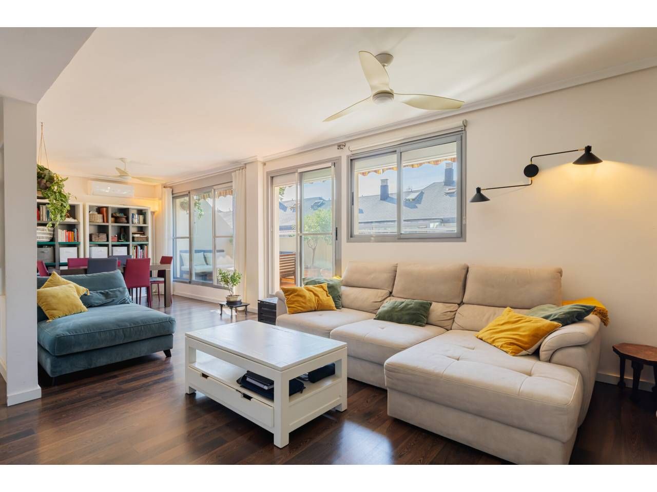 Living room of Attic for sale in  Valencia Capital  with Air Conditioner, Heating and Parquet flooring