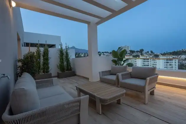 Terraza de Ático en venta en Marbella con Aire acondicionado, Calefacción y Jardín privado
