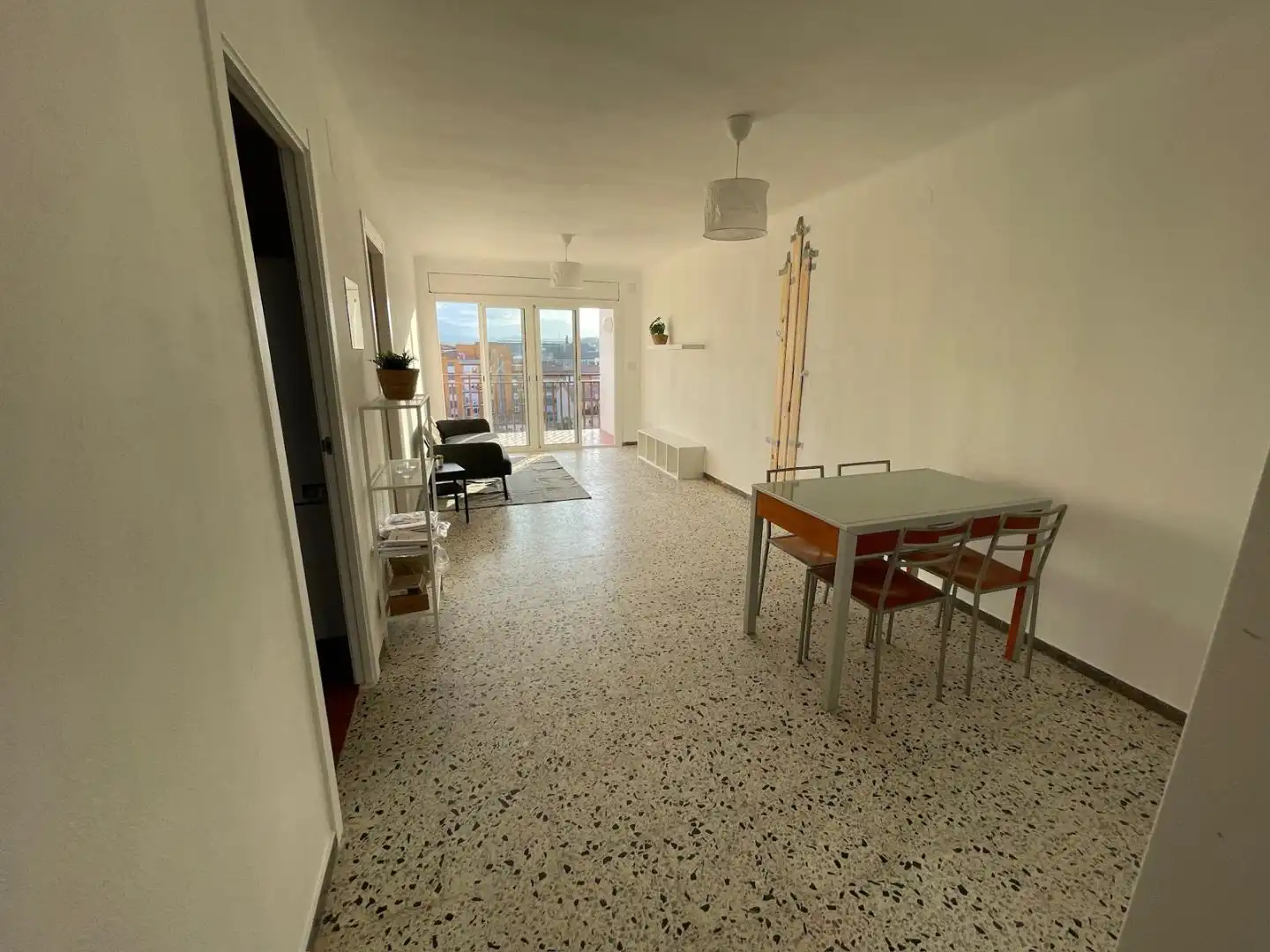 Living room of Flat for sale in Salt  with Terrace, Furnished and Oven