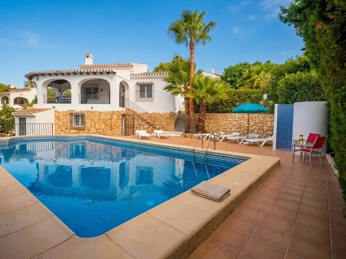 Detached house with pool to rent in Orihuela Costa