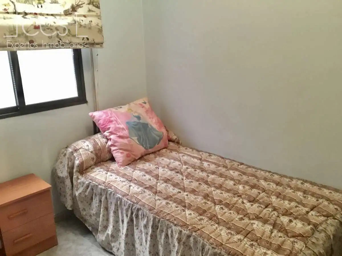 Habitación de Casa adosada en venta en Sevilla con Aire acondicionado, Terraza y Trastero