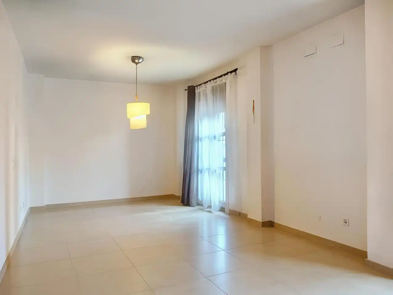 Sala de estar de Casa adosada en venta en Sevilla con Aire acondicionado, Calefacción y Parquet