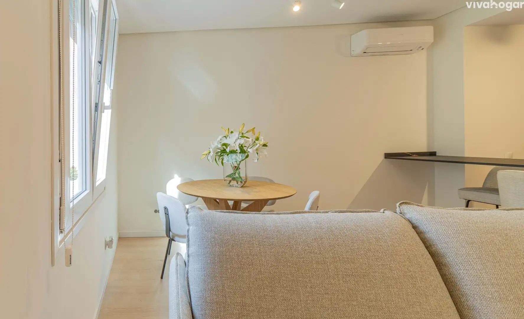 Living room of Flat for sale in Madrid  with Air Conditioner, Heating and Furnished