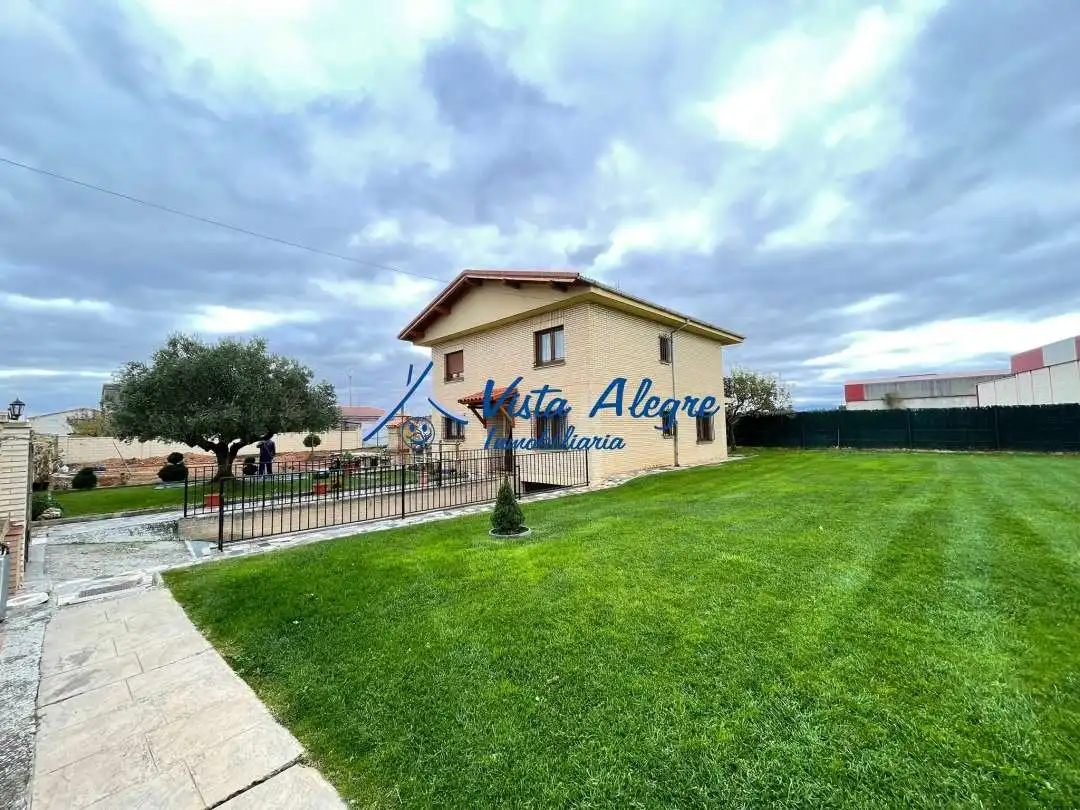 Vista exterior de Casa o chalet en venta en Cuzcurrita de Río Tirón con Calefacción, Jardín privado y Terraza