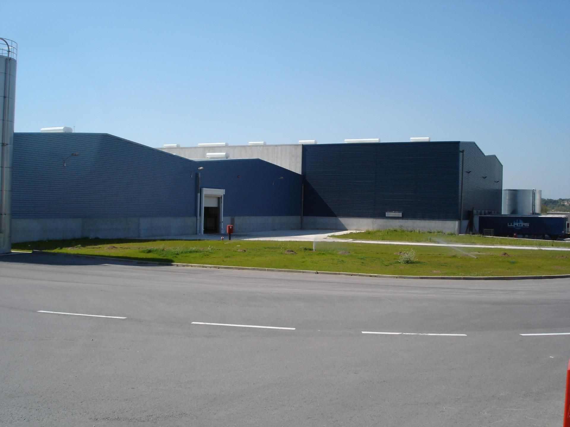 Vista exterior de Nave industrial de alquiler en Celrà