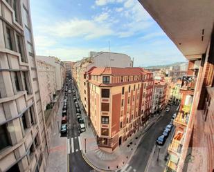 Vista exterior de Pis en venda en Bilbao  amb Balcó