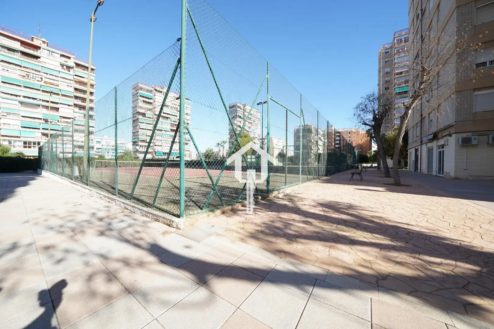 Vista exterior de Pis en venda en Alicante / Alacant amb Terrassa, Moblat i Piscina comunitària