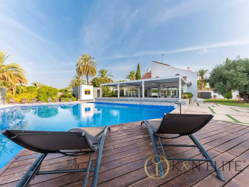 Casa amb piscina en venda a Partida Alzabaras Alto