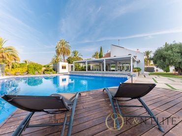 Casa con piscina en venta en Partida Alzabaras Alto
