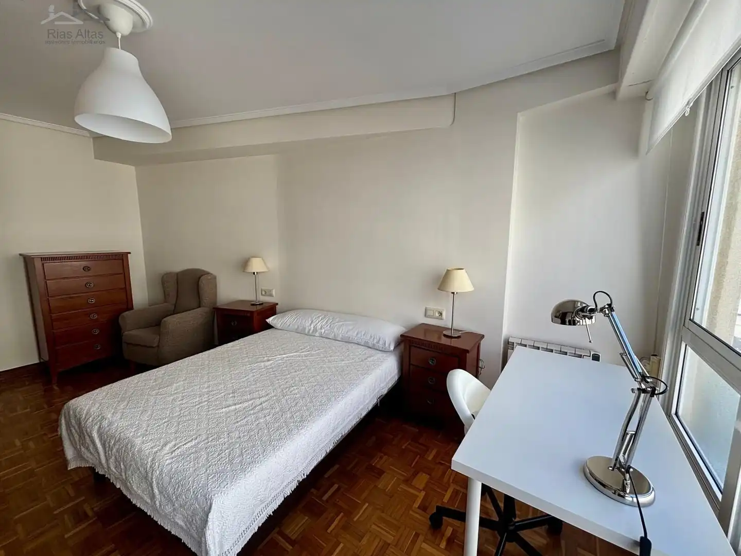 Schlafzimmer von Wohnung zur Miete in A Coruña Capital  mit Heizung und Möbliert