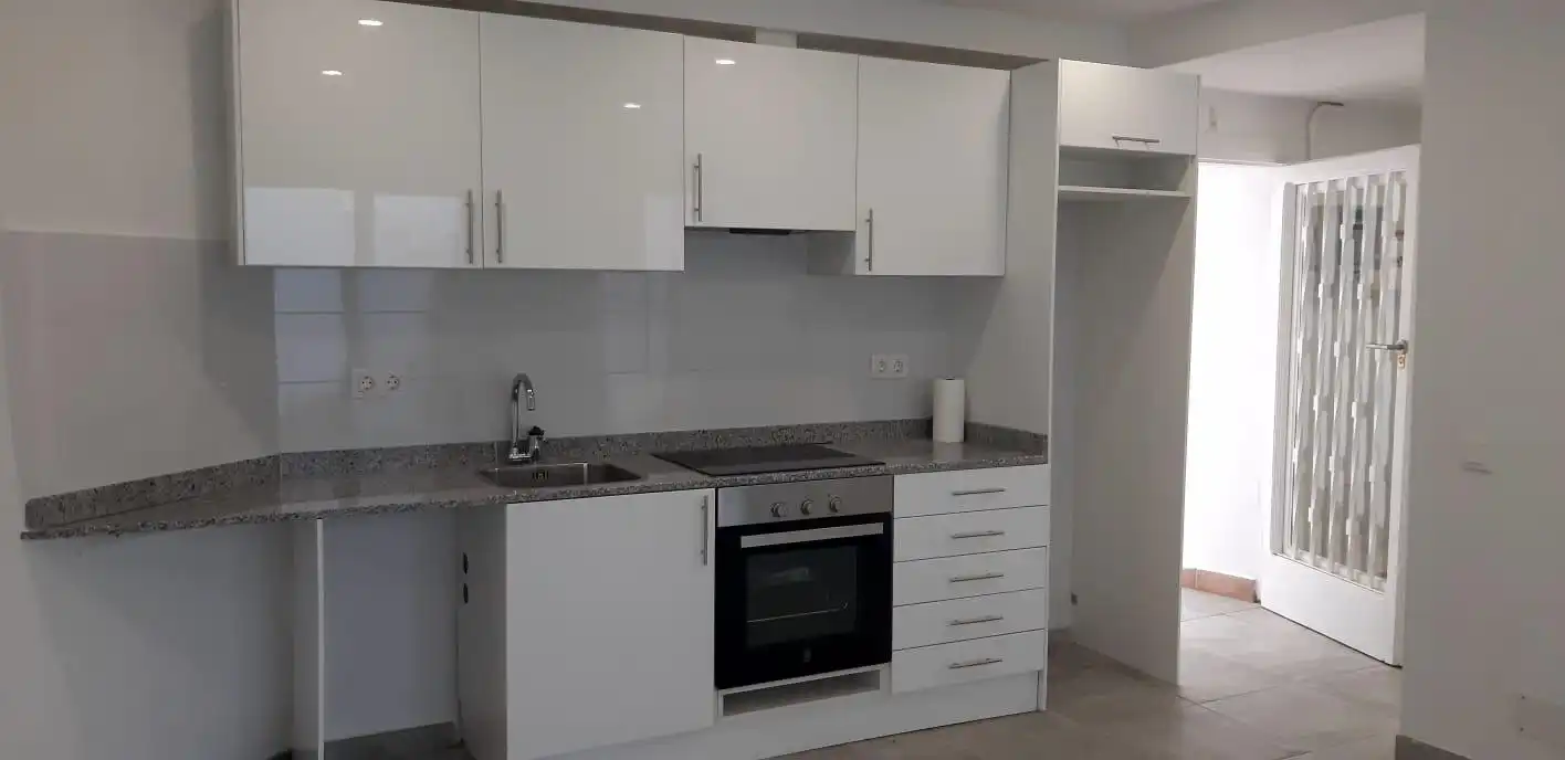Cuina de Casa adosada en venda en Alella amb Aire condicionat, Jardí privat i Parquet