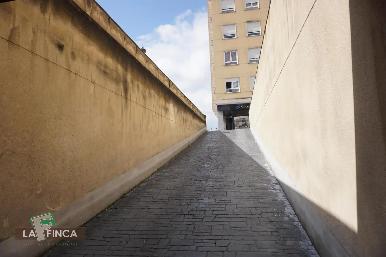 Vista exterior de Pis en venda en Oviedo  amb Calefacció, Parquet i Terrassa