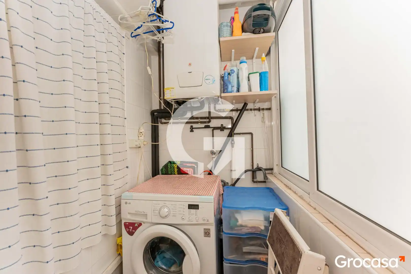 Habitación de Casa adosada en venta en Cornellà de Llobregat con Aire acondicionado, Calefacción y Trastero
