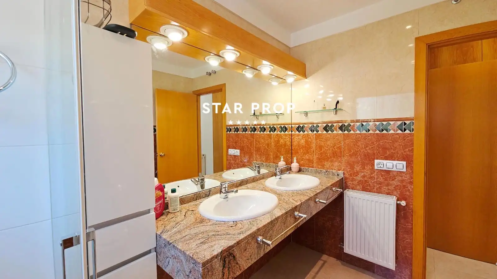 Badezimmer von Dachboden zum Verkauf in Llançà mit Klimaanlage, Heizung und Terrasse