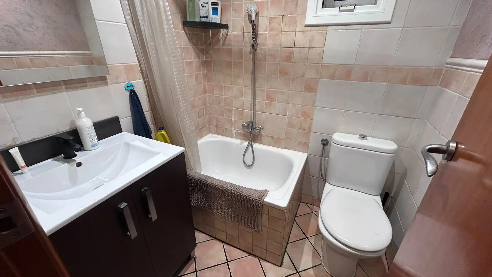 Badezimmer von Wohnung zum Verkauf in Sant Boi de Llobregat mit Balkon