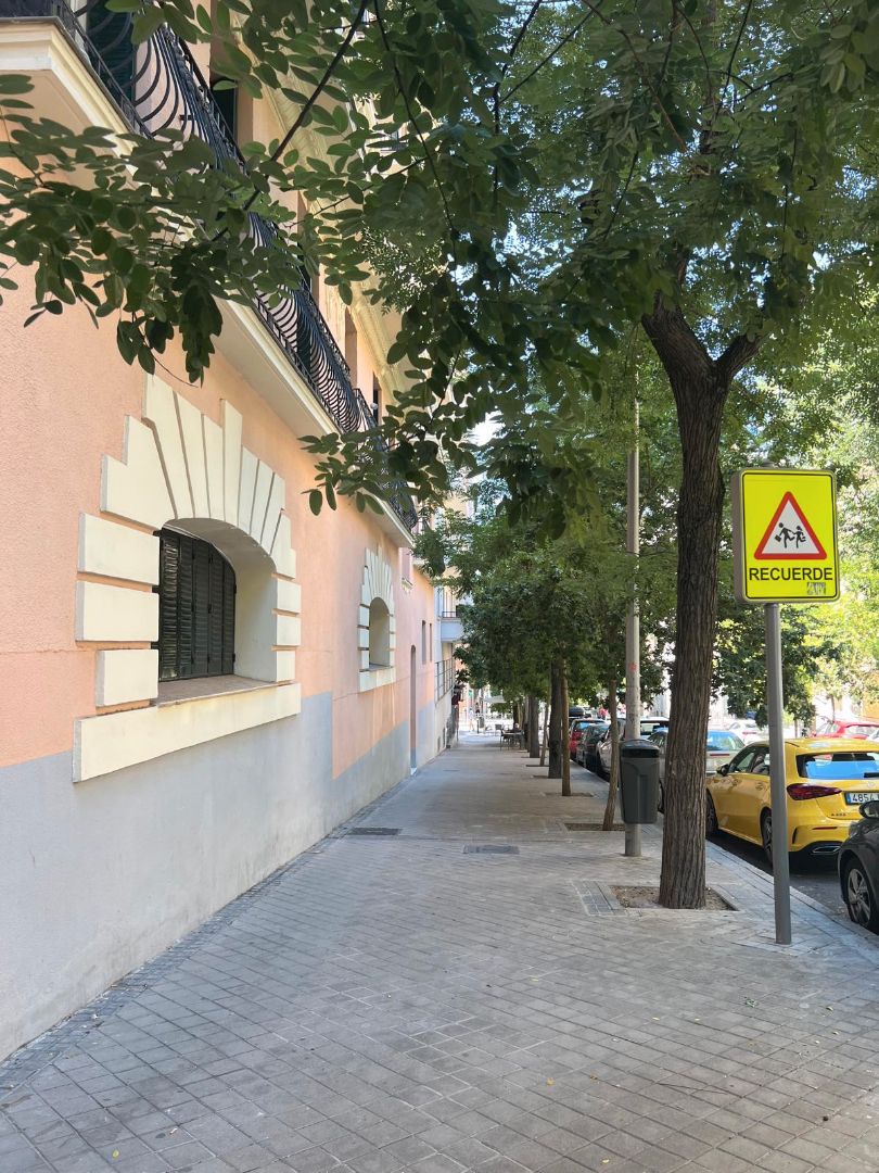 Vista exterior de Estudi de lloguer en  Madrid Capital amb Aire condicionat, Calefacció i Forn