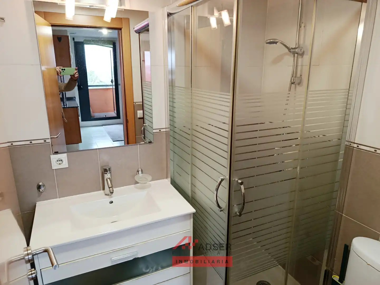 Baño de Piso en venta en Lardero con Calefacción, Jardín privado y Parquet