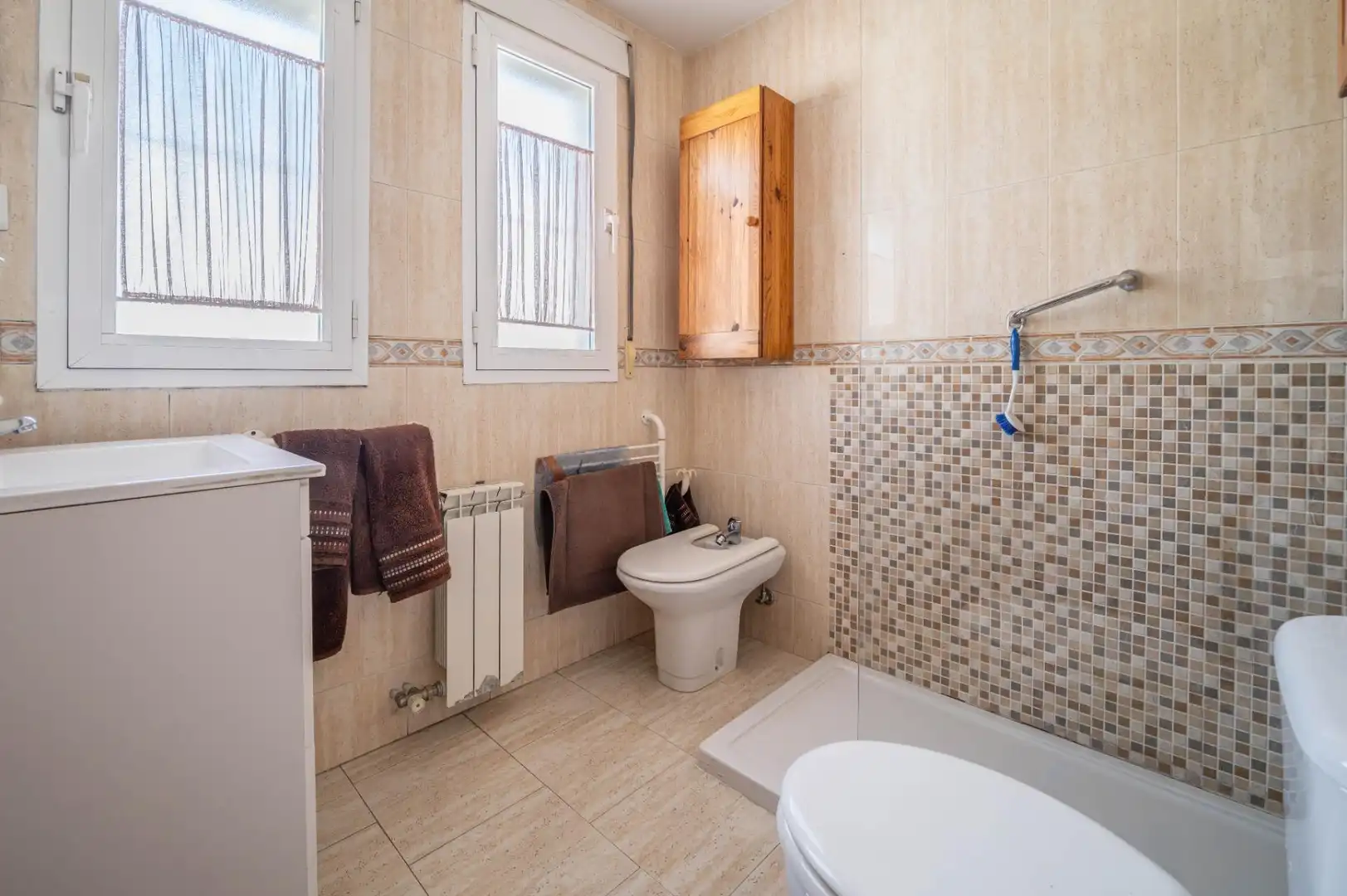 Badezimmer von Einfamilien-Reihenhaus zum Verkauf in Granada mit Klimaanlage