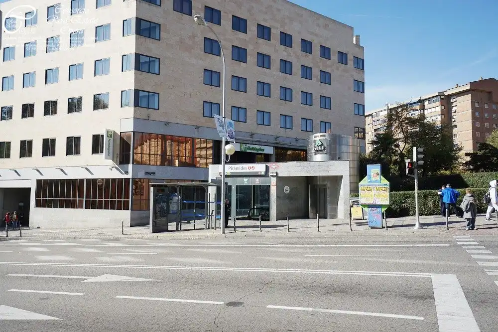 Vista exterior de Local en venta en Madrid con Amueblado