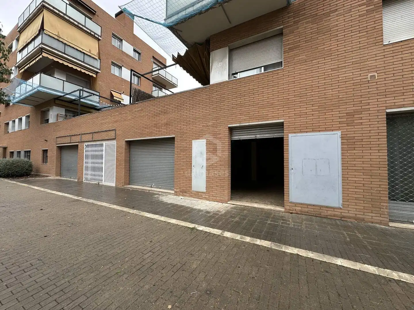 Vista exterior de Local en venta en Abrera