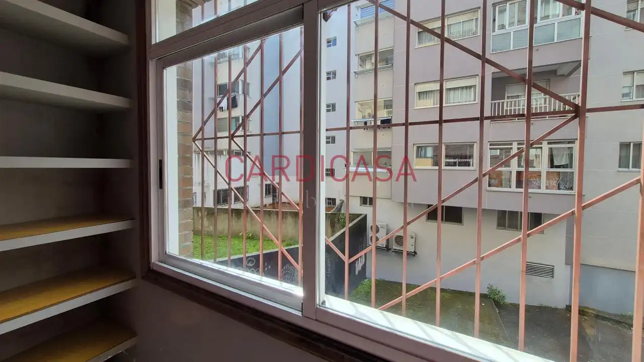 Habitación de Local de alquiler en Vigo  con Amueblado