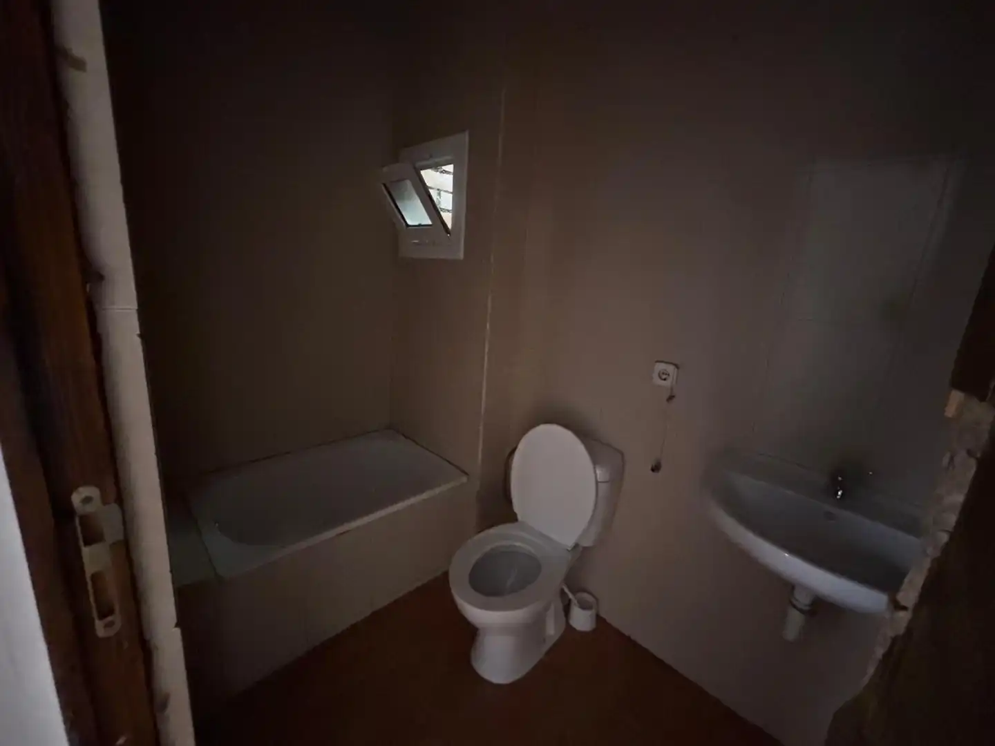 Bany de Casa o xalet en venda en Barcelona amb Terrassa i Balcó