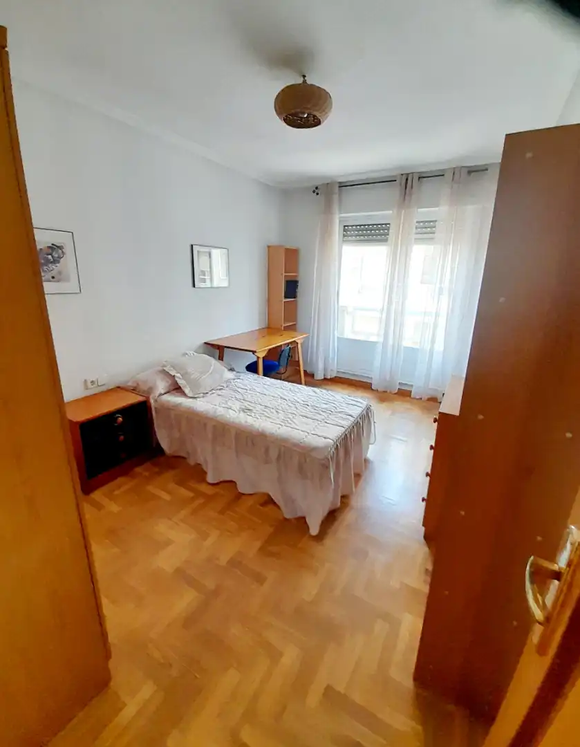 Dormitori de Apartament en venda en Salamanca amb Calefacció, Parquet i Moblat