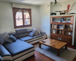 Sala d'estar de Dúplex en venda en Santurtzi  amb Terrassa