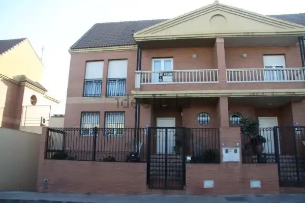 Vista exterior de Casa adosada en venta en Melilla con Aire acondicionado, Jardín privado y Parquet