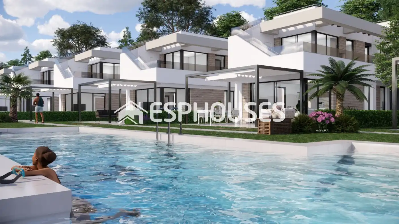 Chalet con terraza en venta en El Pinar de Campoverde