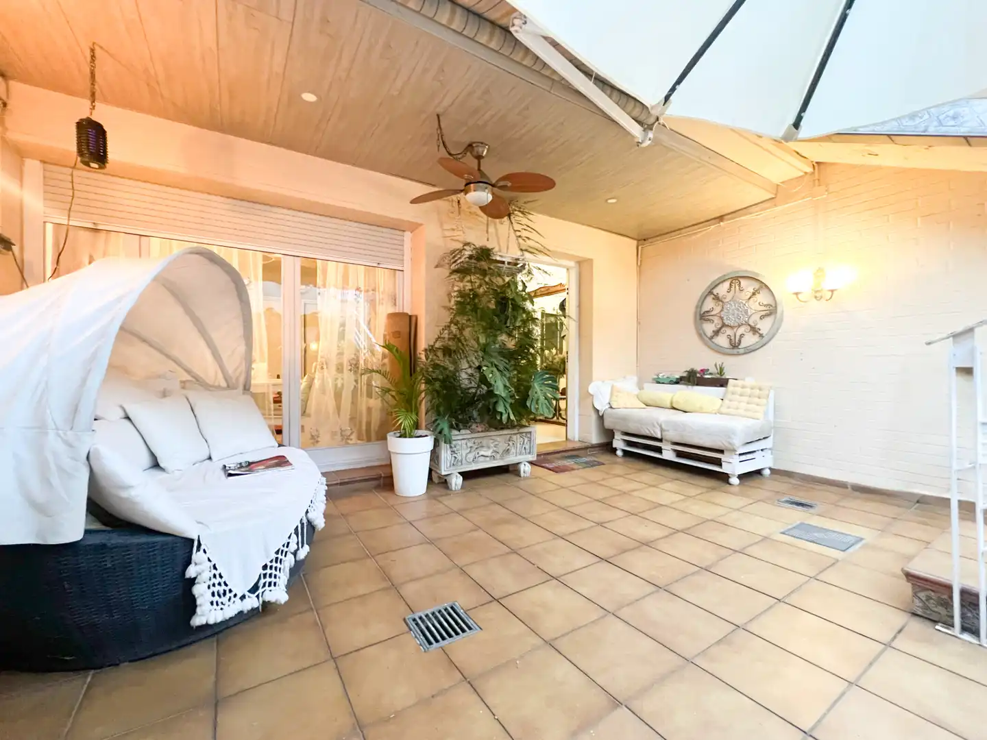 Terrasse von Einfamilien-Reihenhaus zum Verkauf in Mollet del Vallès mit Klimaanlage, Heizung und Privatgarten