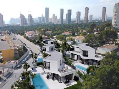 Vista exterior de Casa o xalet en venda en Benidorm amb Aire condicionat, Calefacció i Jardí privat