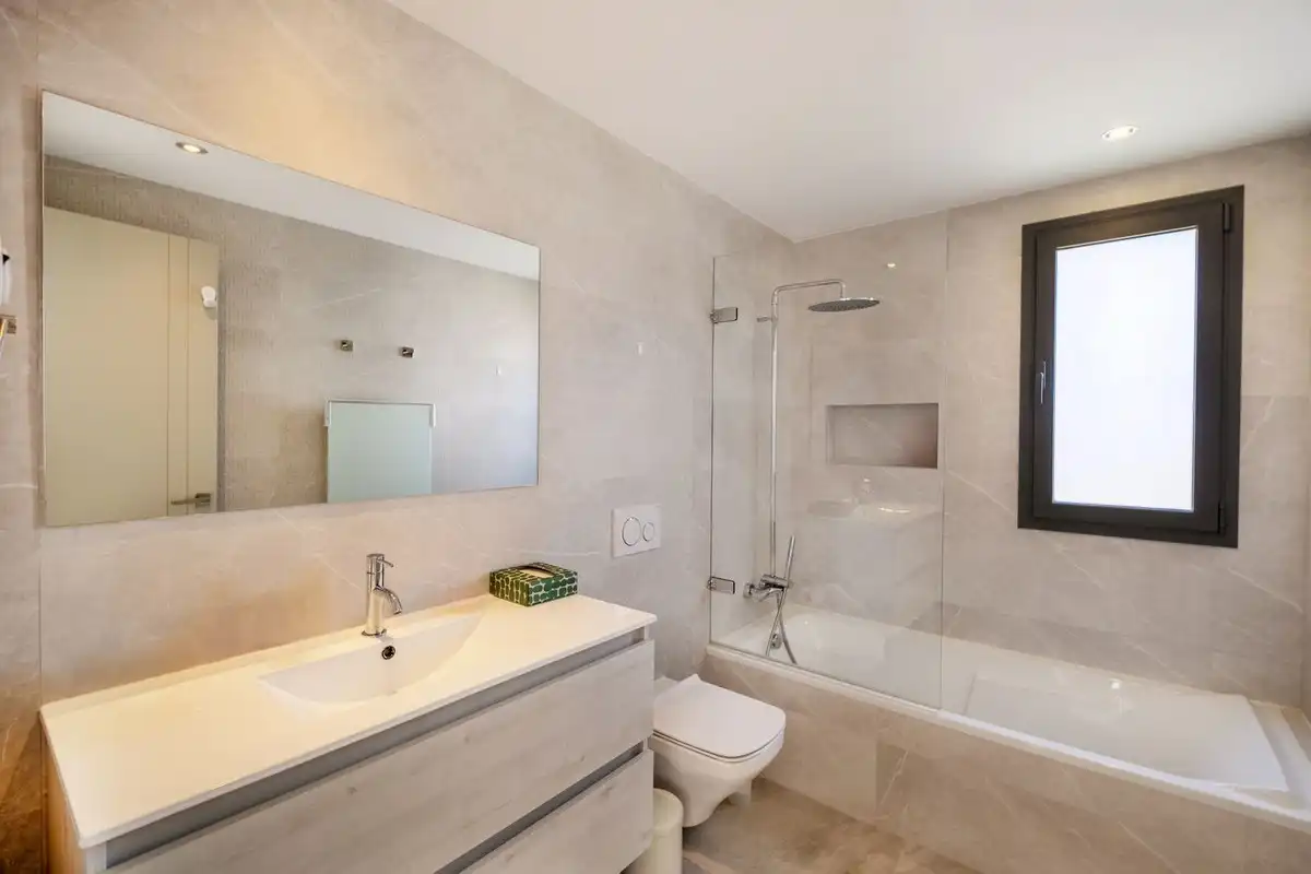Baño de Casa o chalet en venta en Marbella con Aire acondicionado, Jardín privado y Terraza