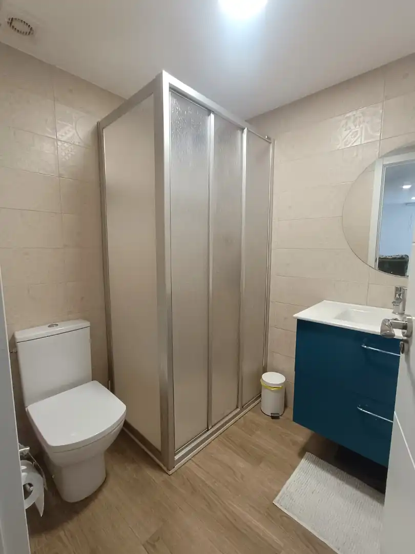 Bany de Apartament de lloguer en Villanueva de la Cañada amb Calefacció, Forn i Rentadora