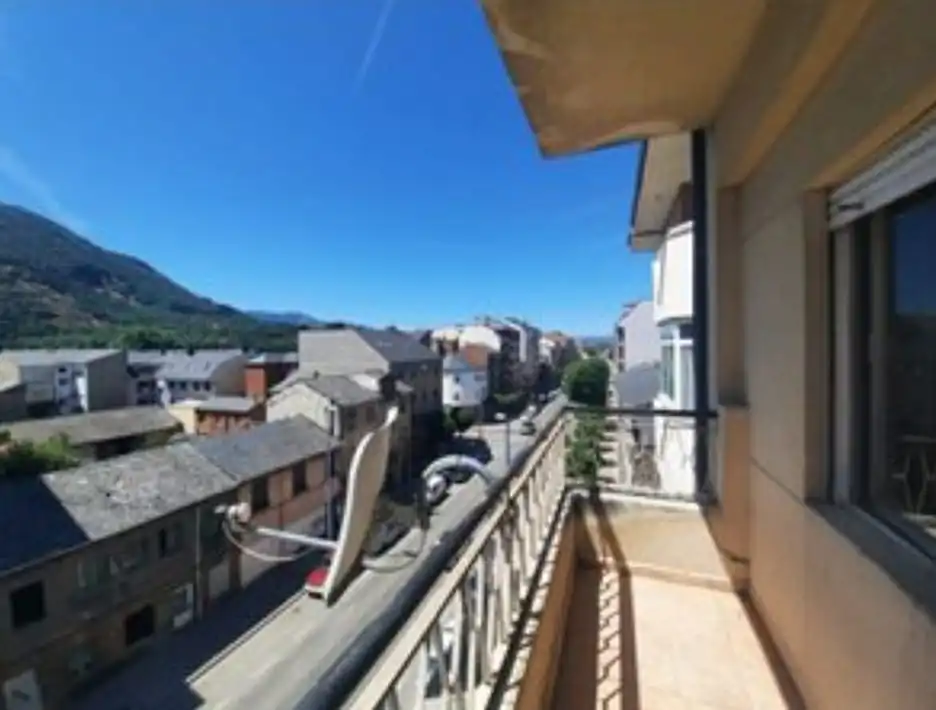 Vista exterior de Pis en venda en Ponferrada amb Terrassa, Moblat i Forn