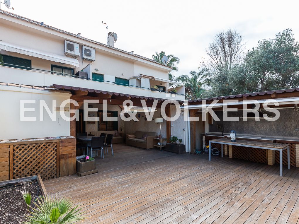 Terrassa de Casa adosada en venda en  Valencia Capital amb Aire condicionat, Calefacció i Jardí privat