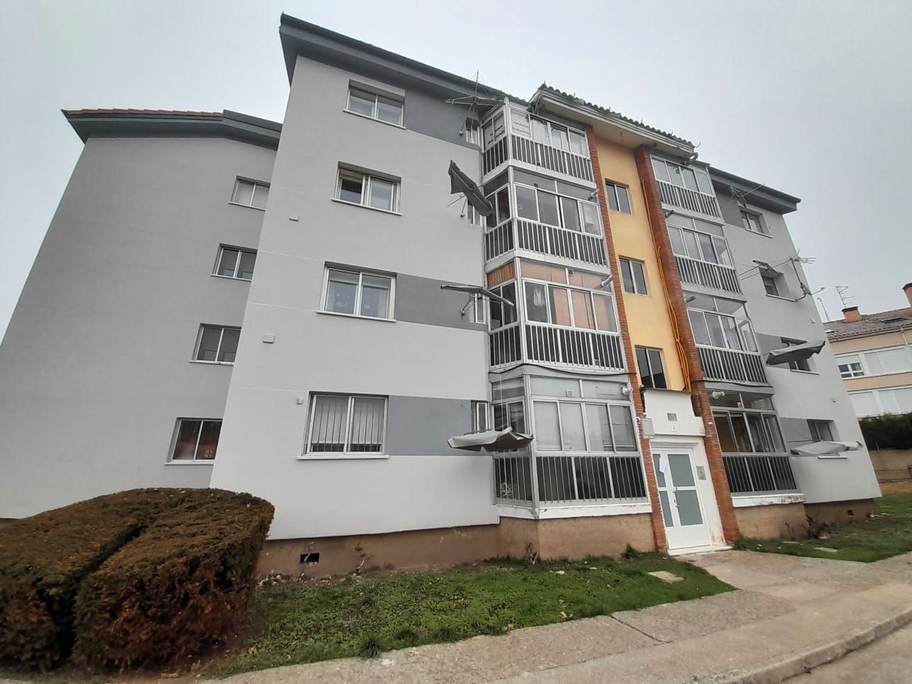 Vista exterior de Pis en venda en Burgos Capital amb Calefacció, Terrassa i Traster