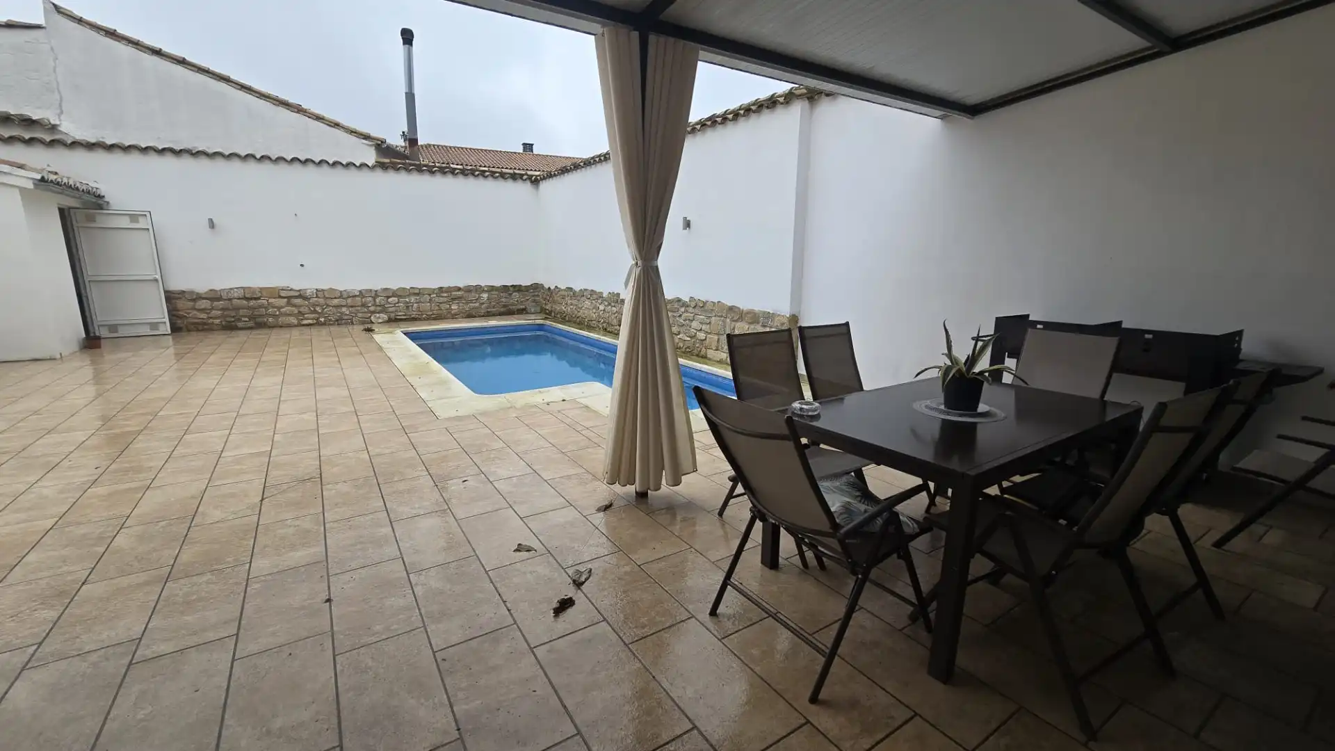 Piscina de Casa adosada en venda en Úbeda amb Aire condicionat, Calefacció i Jardí privat