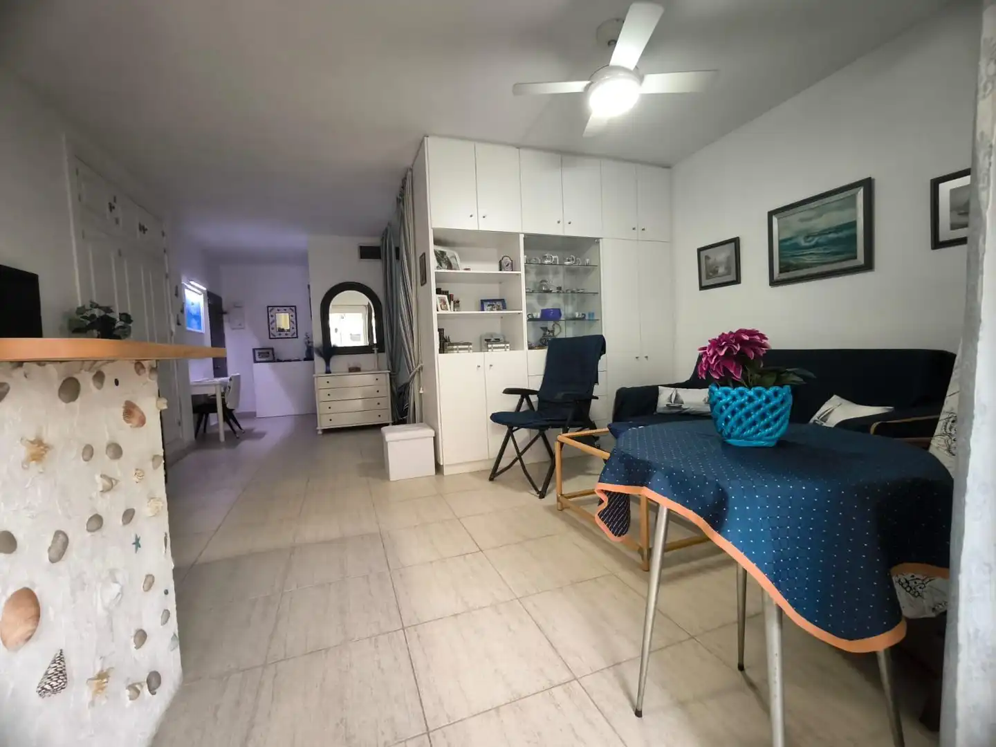 Wohnzimmer von Wohnung zum Verkauf in Fuengirola mit Klimaanlage, Heizung und Terrasse