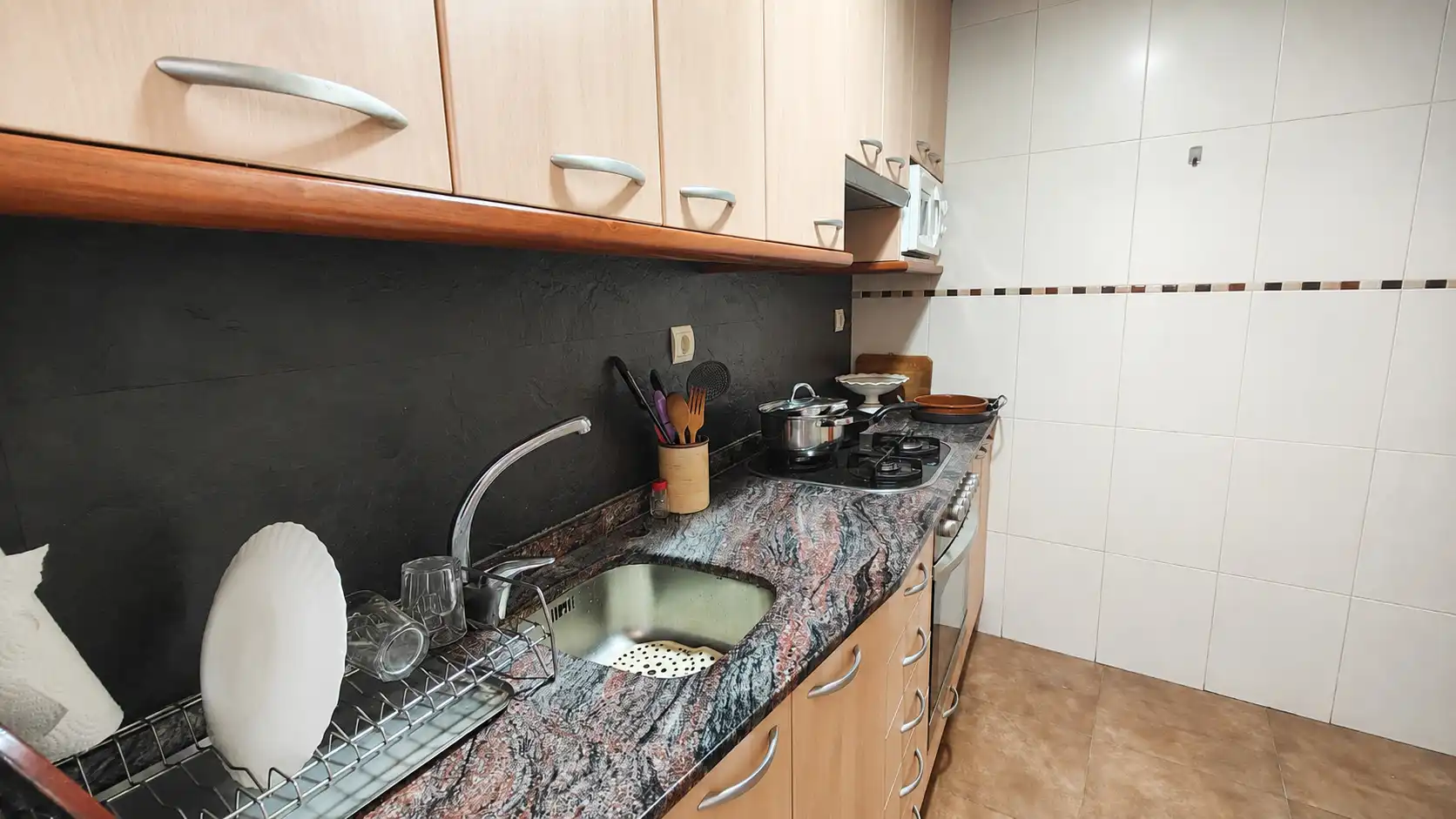 Cuina de Pis en venda en Barcelona amb Moblat, Forn i Microones