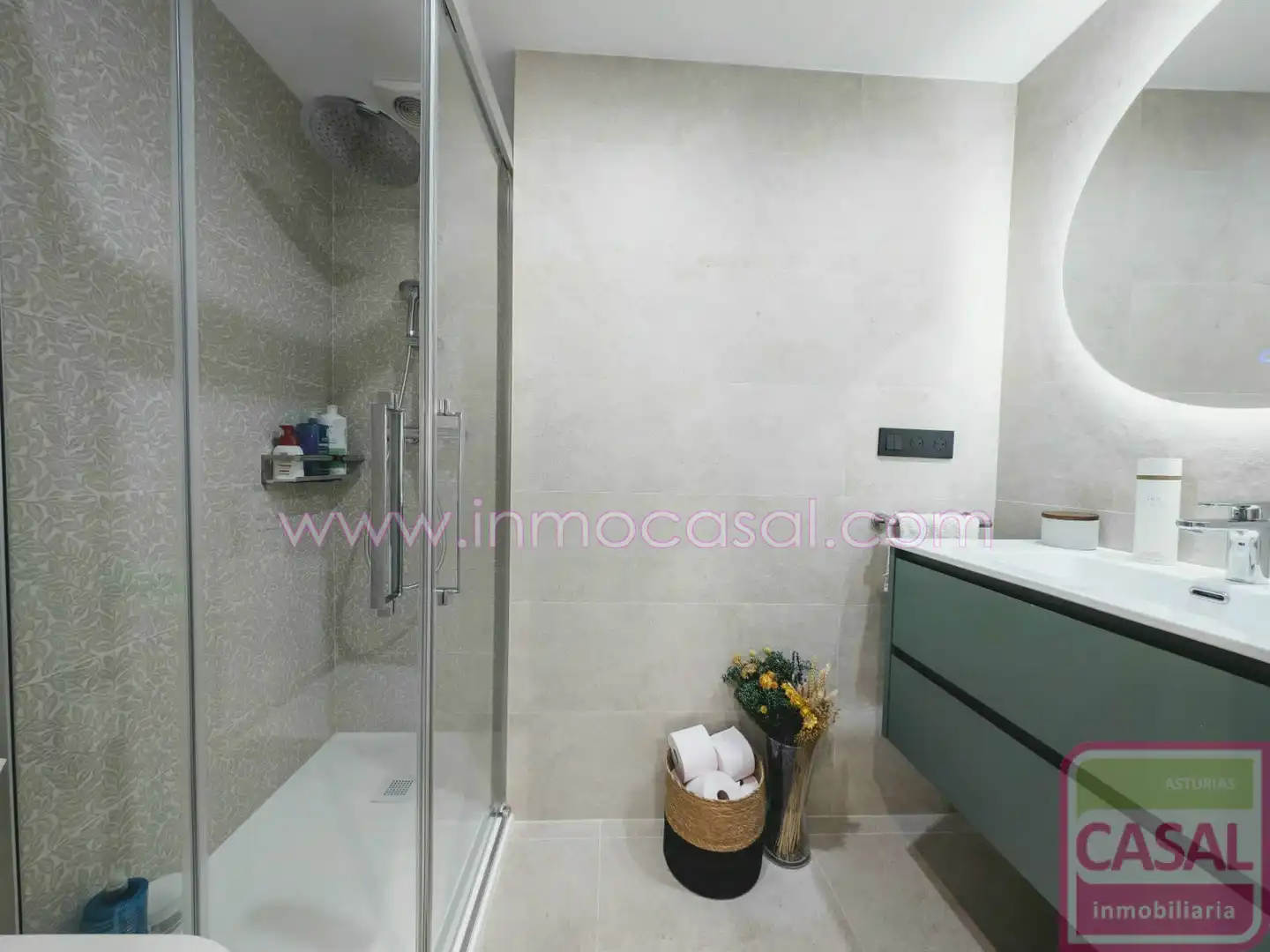 Baño de Piso en venta en Oviedo  con Calefacción, Terraza y Trastero