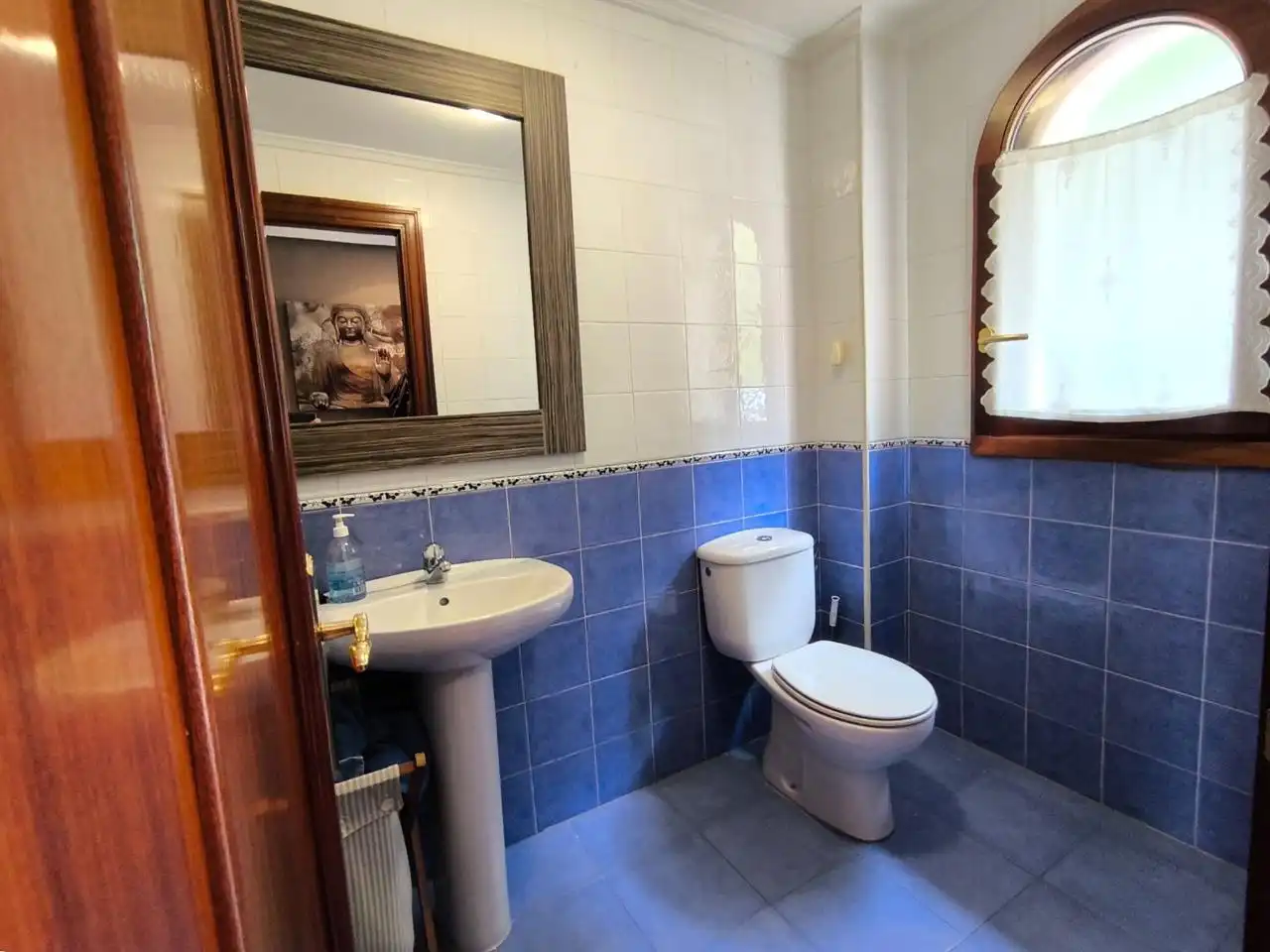 Baño de Casa adosada en venta en Castro-Urdiales con Calefacción, Terraza y Balcón