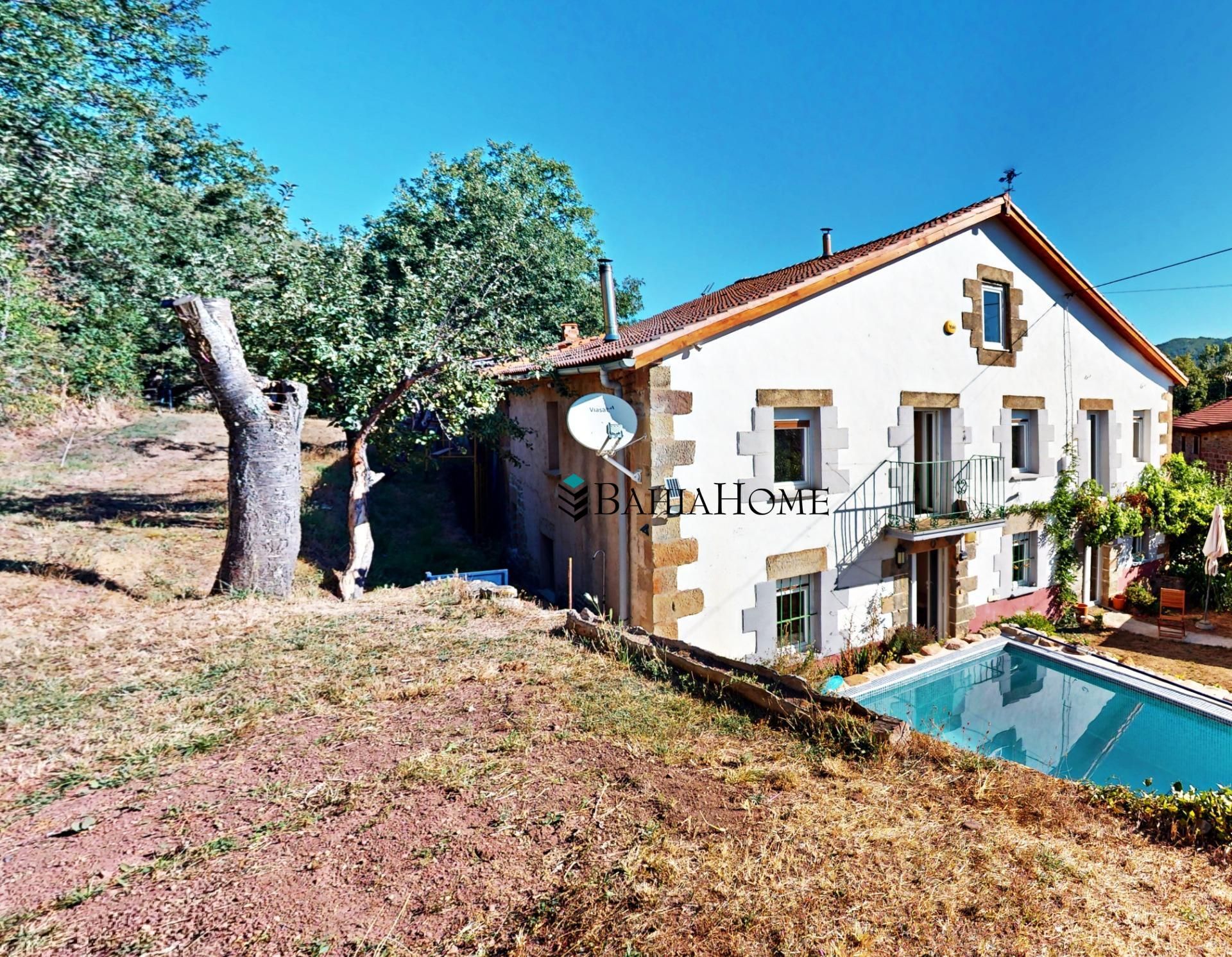 Vista exterior de Casa o xalet en venda en Valderredible amb Calefacció, Jardí privat i Terrassa