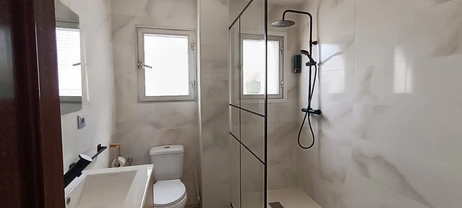 Baño de Piso de alquiler en Carreño con Amueblado