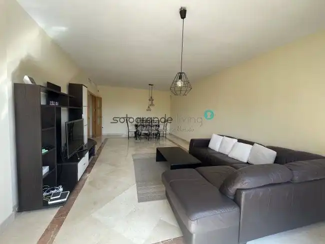 Sala de estar de Apartamento en venta en Sotogrande con Aire acondicionado, Calefacción y Terraza