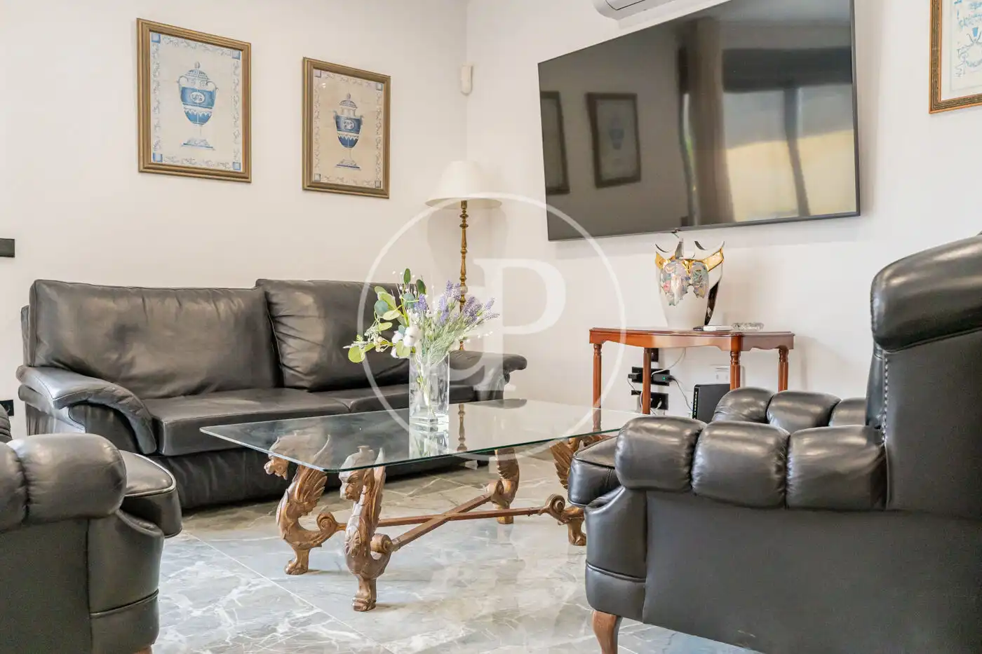 Sala de estar de Casa adosada en venta en Pozuelo de Alarcón con Aire acondicionado, Calefacción y Jardín privado