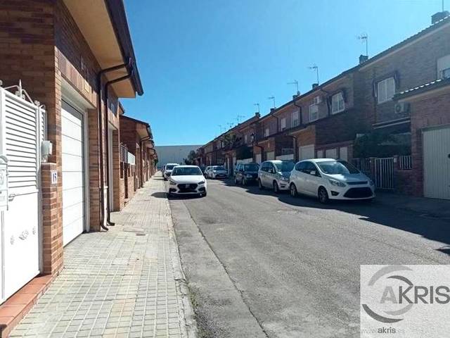 Casa-chalet en Venta en Los Robles