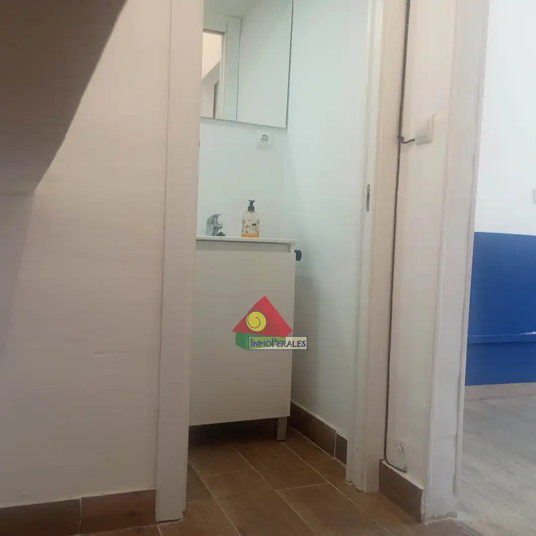 Bany de Local en venda en Madrid amb Aire condicionat