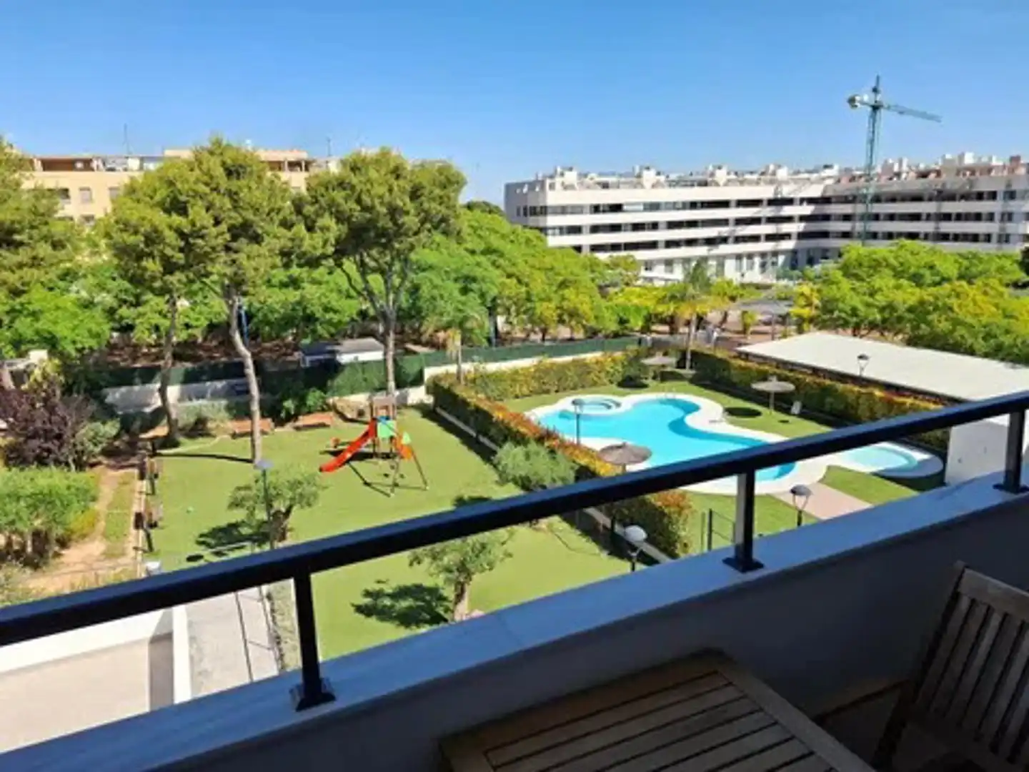 Vista exterior de Ático en venta en Torrent con Terraza, Trastero y Piscina
