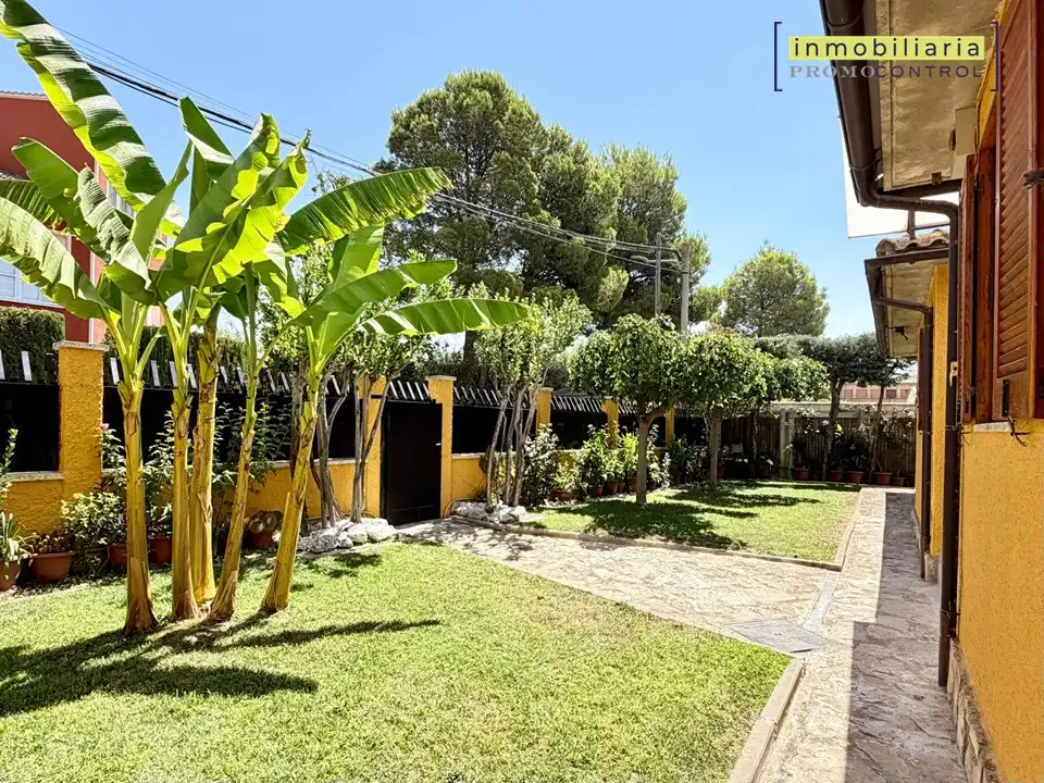 Jardí de Casa o xalet en venda en Zuera amb Aire condicionat, Calefacció i Jardí privat